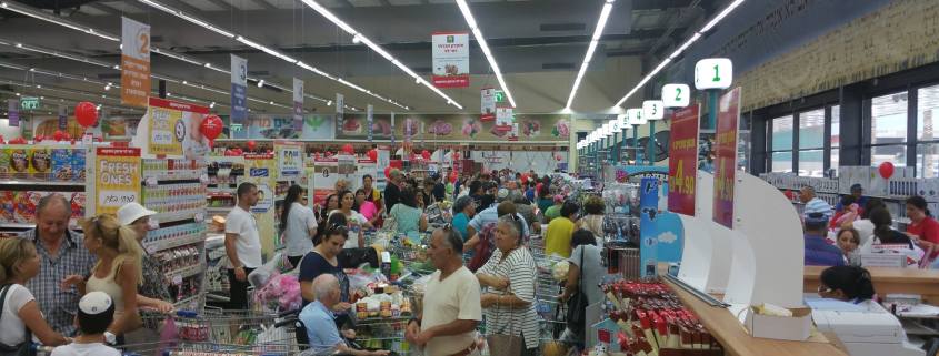 Dyre priser på supermarkedet er realiteten som møter nye immigranter og israelere likt. Det er de som står svakest i samfunnet som blir hardest rammet.