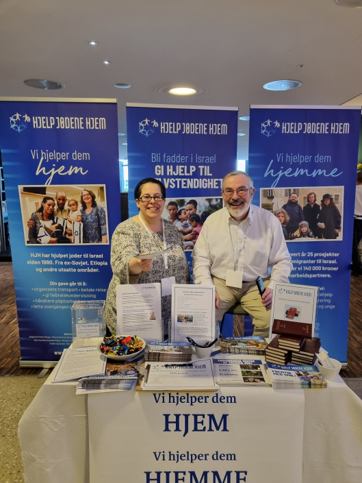 Rebekka og Jan Benjamin på stand